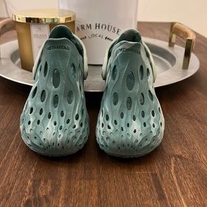 Merrel kids 13 water shoes/hiking in excellent condition. Super comfortable.